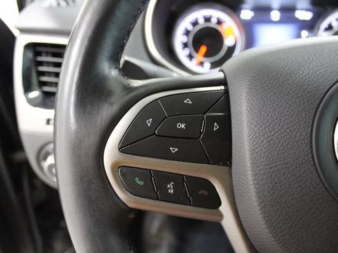 Used 2019 Jeep Cherokee Limited AWD/4WD image 36