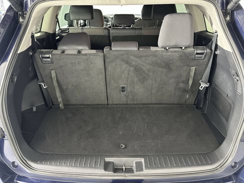 Used 2025 Toyota Highlander LE FWD image 25