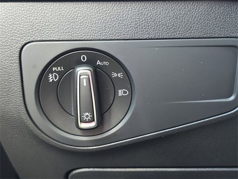Used 2019 Volkswagen Tiguan SEL Premium image 29
