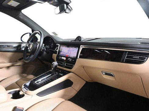 Certified 2023 Porsche Macan AWD/4WD image 17