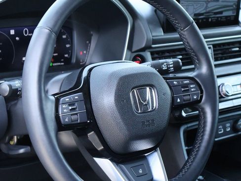 Used 2023 Honda Pilot Elite image 18