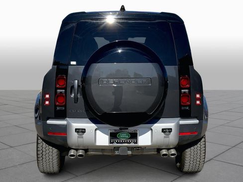 Used 2024 Land Rover Defender 110 SE image 5