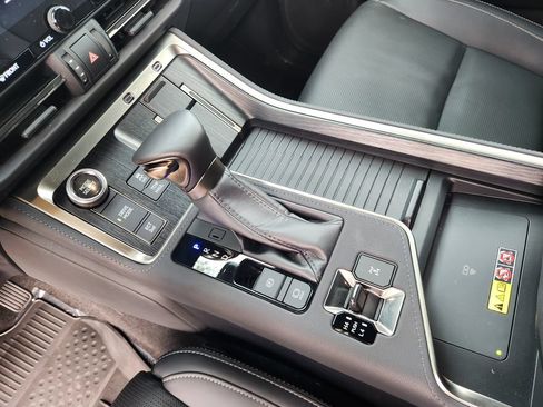 Used 2024 Lexus GX 550 w/ Accessory Package (Z1) AWD/4WD image 19