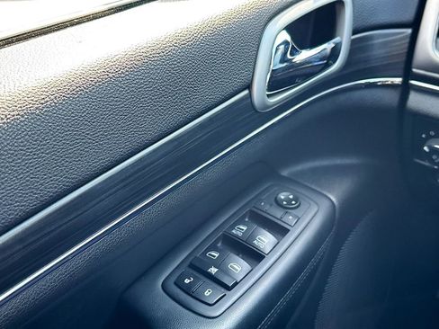 Used 2020 Jeep Grand Cherokee Limited image 18