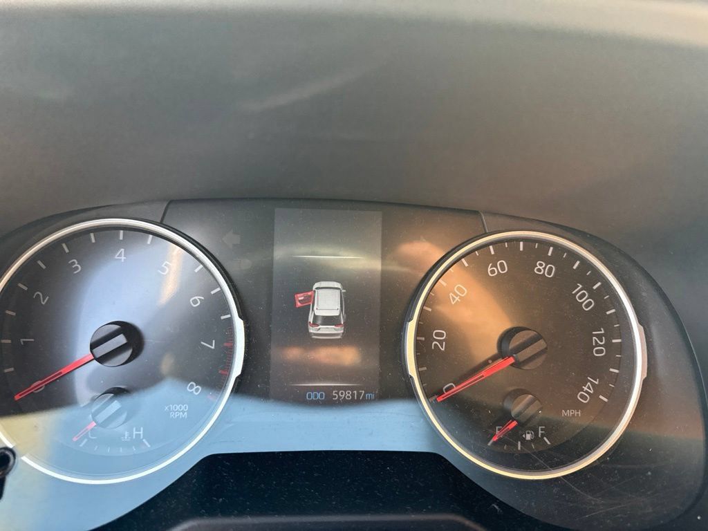 Used 2020 Toyota RAV4 LE FWD image 10