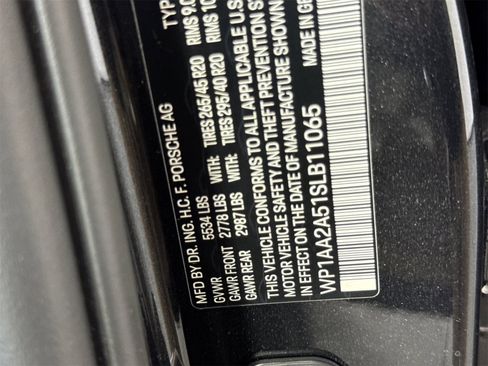 Used 2025 Porsche Macan image 35