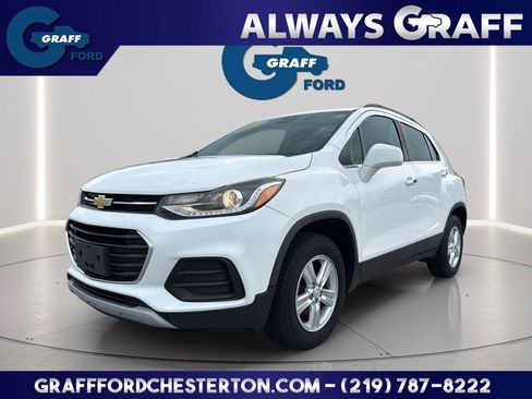 Used 2018 Chevrolet Trax LT w/ LT Convenience Package AWD/4WD image 1