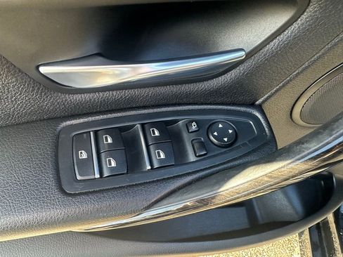 Used 2018 BMW 320i xDrive 320i xDrive image 12