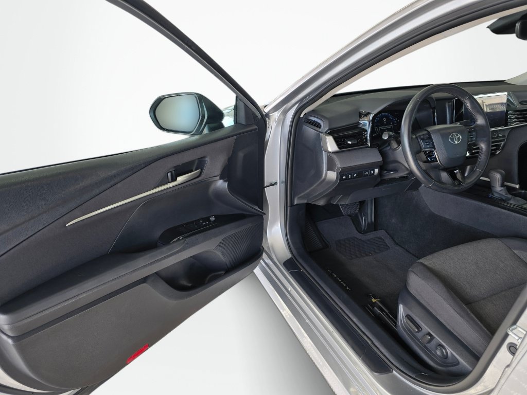 Used 2025 Toyota Camry LE w/ Convenience Package FWD image 31
