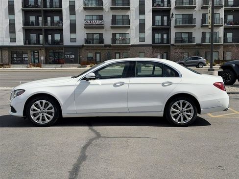 Used 2019 Mercedes-Benz E 300 4MATIC image 4