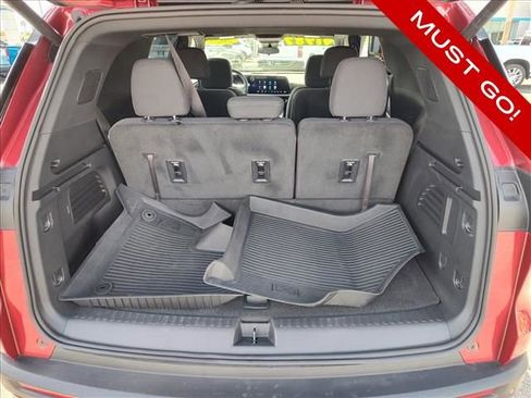 Used 2025 Chevrolet Traverse LT w/ Enhanced Driving Package FWD image 12