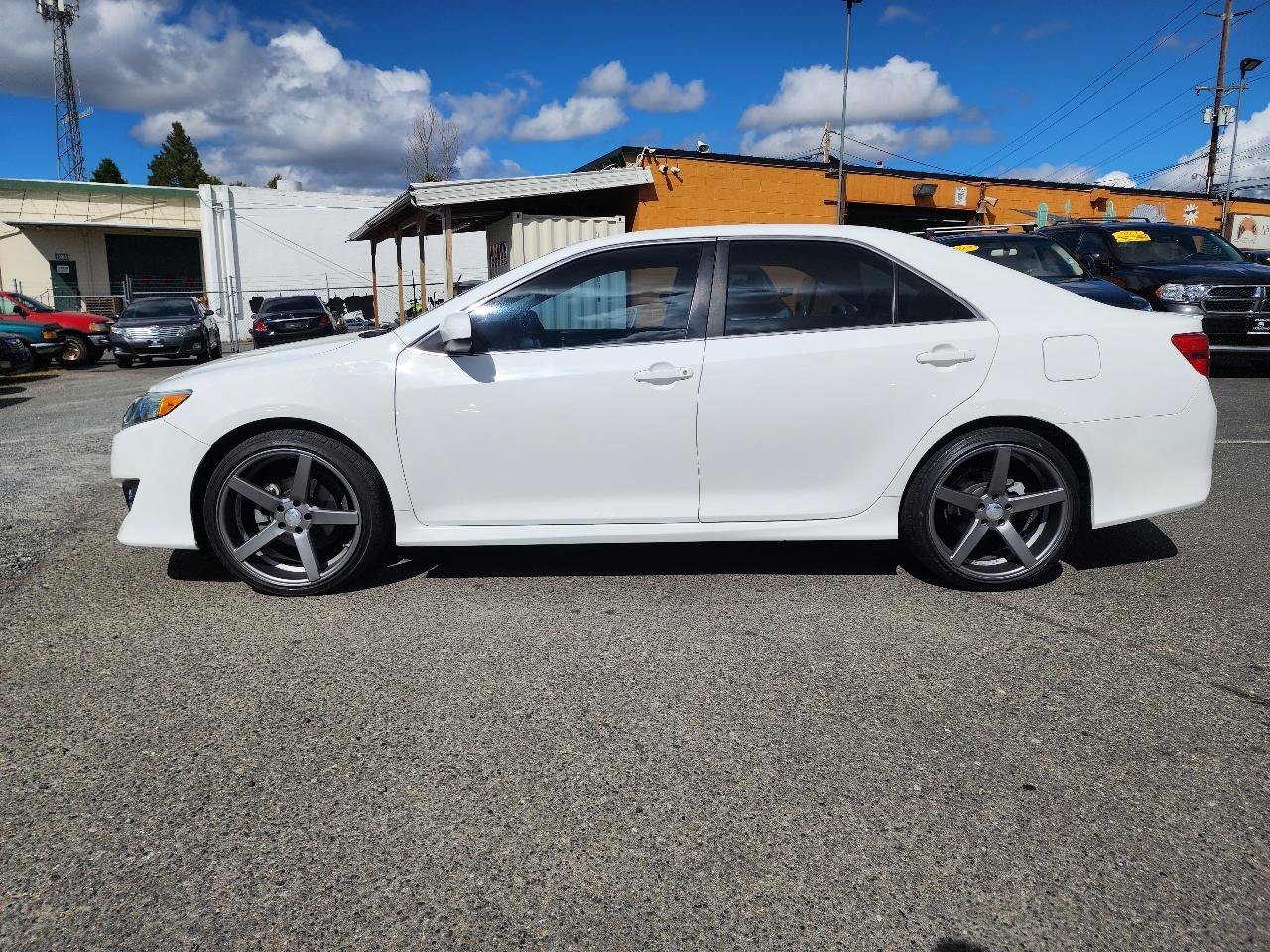 Used 2014 Toyota Camry SE FWD image 10