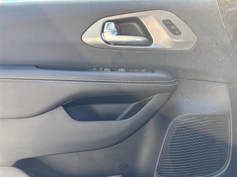 New 2026 Chrysler Pacifica Select w/ S Appearance Package image 14