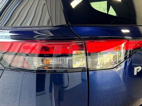 Used 2024 Nissan Pathfinder SV image 20