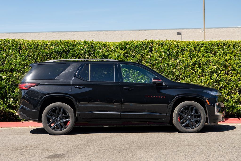 Used 2023 Chevrolet Traverse Premier w/ Redline Edition AWD/4WD image 4