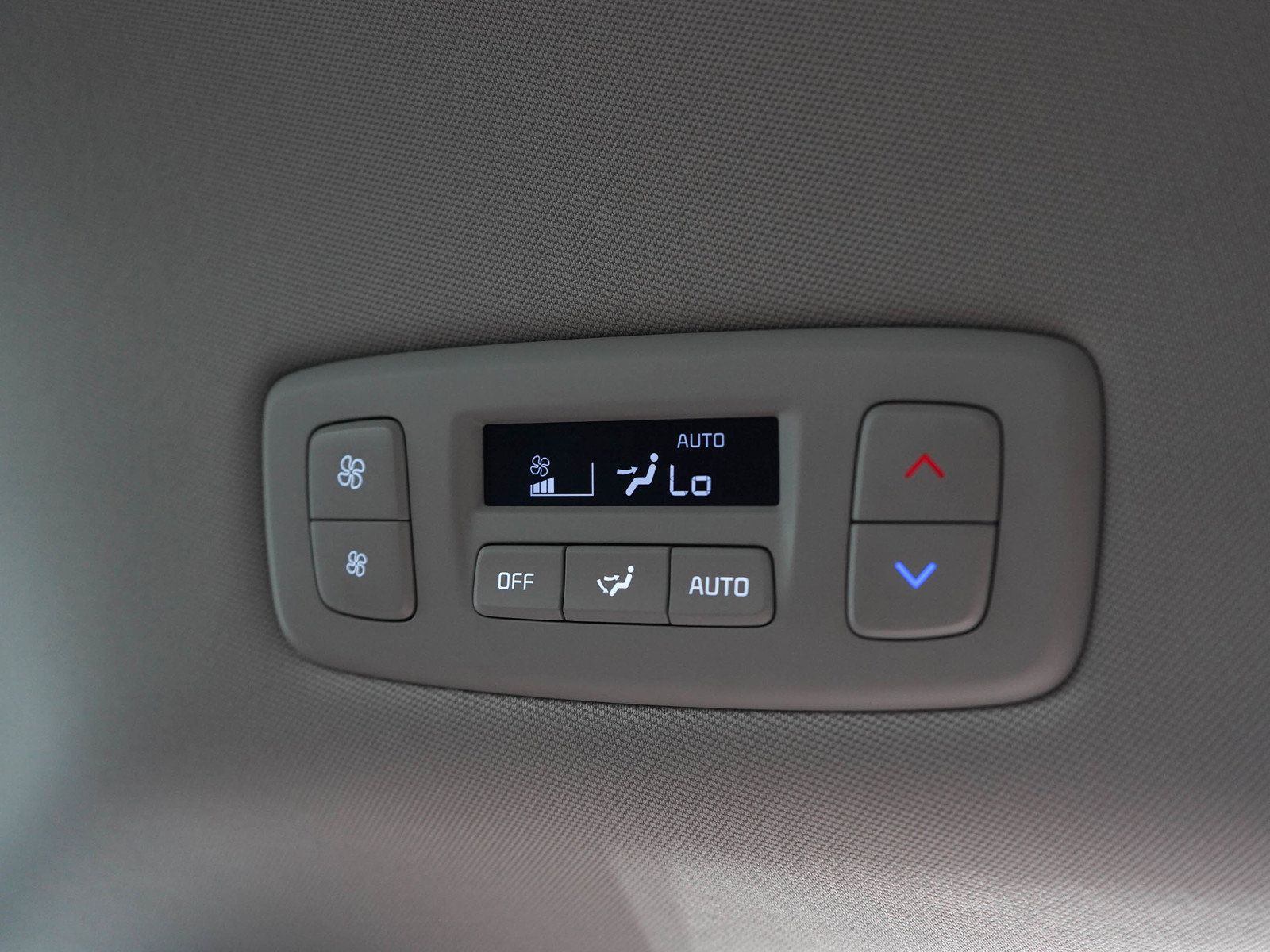 Used 2025 Kia Carnival FWD image 16