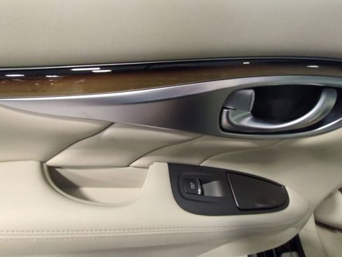 Used 2015 INFINITI Q70 5.6 w/ Deluxe Touring Package image 21