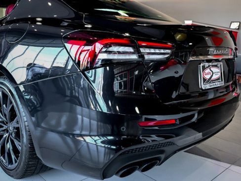 Used 2022 Maserati Ghibli Modena Q4 image 12