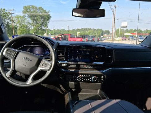 Used 2025 Chevrolet Silverado 2500 LT w/ Trail Boss Package image 8
