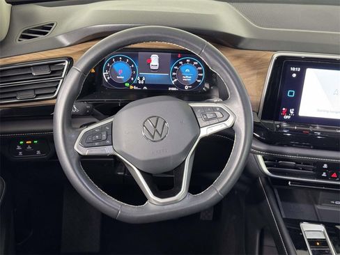 Used 2024 Volkswagen Atlas SE image 20