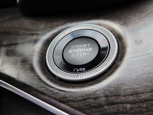 Used 2023 Jeep Grand Cherokee Limited w/ Black Appearance Package AWD/4WD image 11