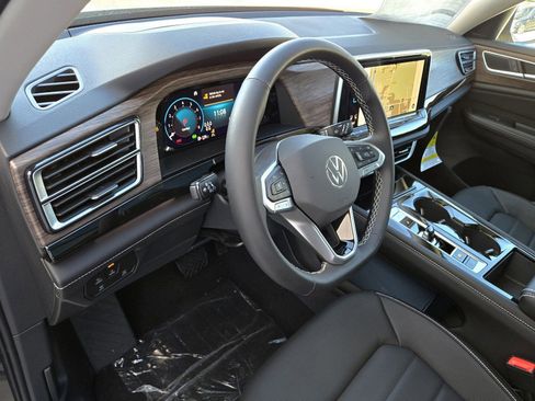 New 2025 Volkswagen Atlas SEL image 8