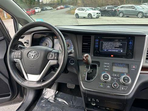 Used 2015 Toyota Sienna Limited Premium image 18