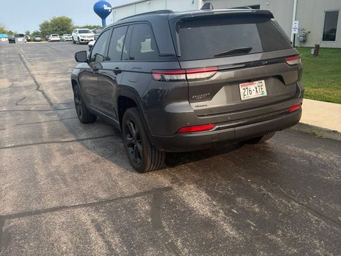 Used 2023 Jeep Grand Cherokee Altitude AWD/4WD image 7