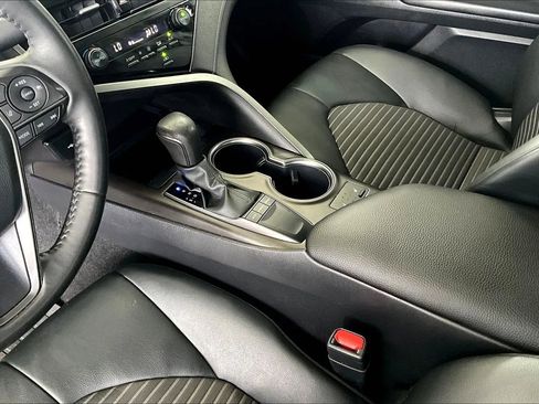 Used 2022 Toyota Camry SE w/ Cold Weather Package FWD image 15