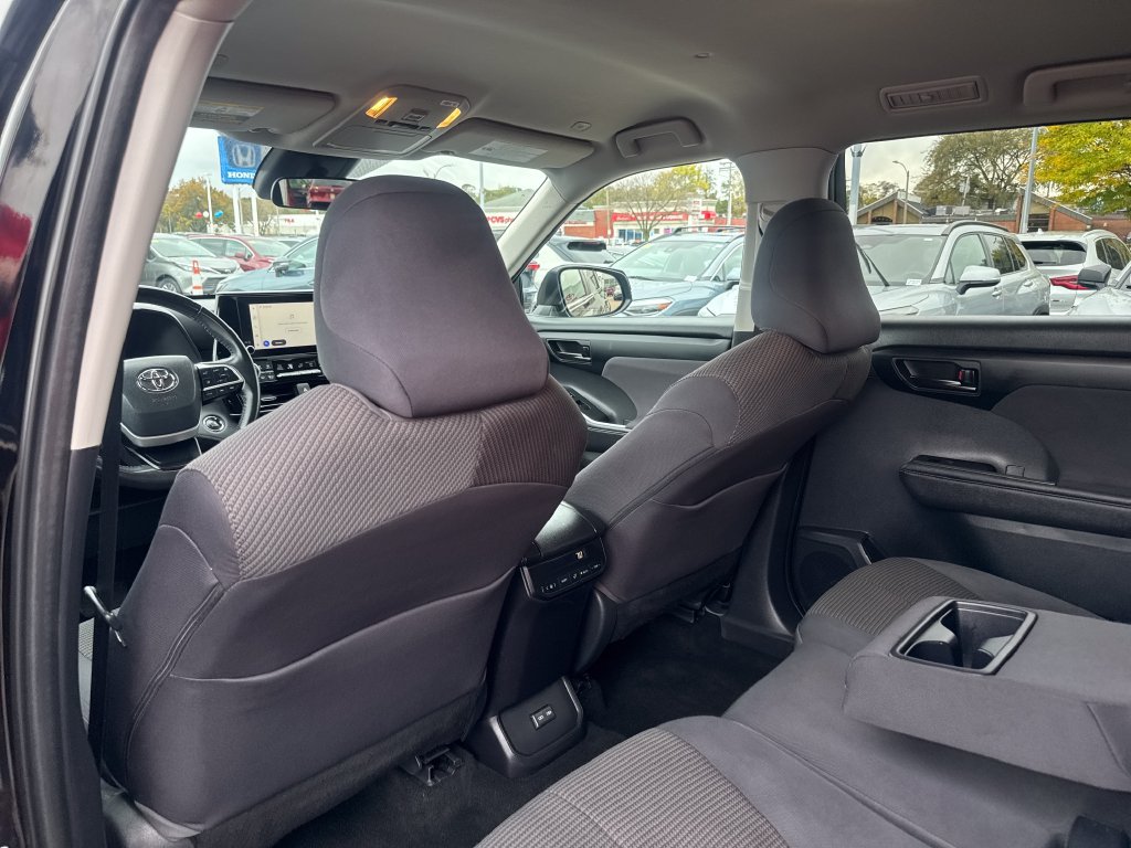 Used 2023 Toyota Highlander LE FWD image 41