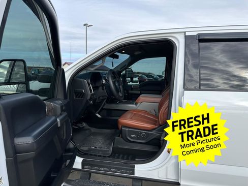 Used 2017 Ford F250 XLT w/ XLT Premium Package image 8