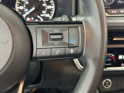 Used 2023 Nissan Rogue SV image 30