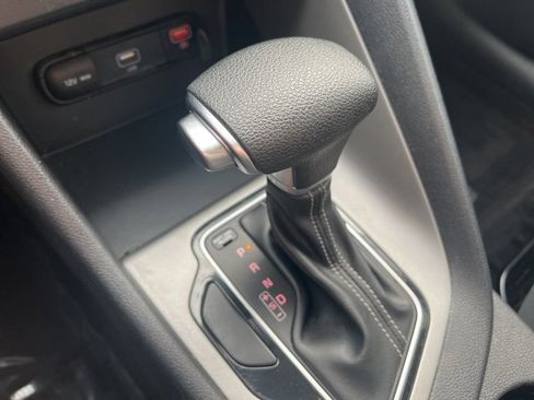 Used 2022 Kia Niro LX image 20