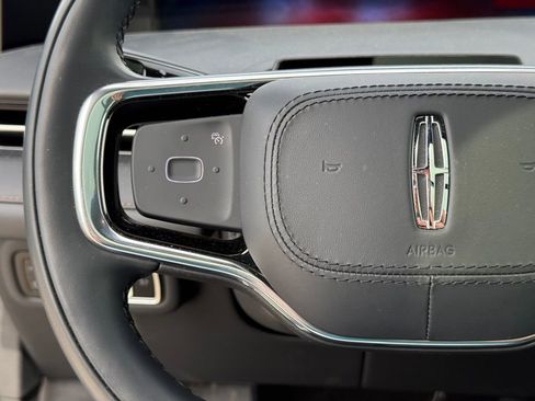 Used 2025 Lincoln Nautilus Reserve AWD/4WD image 15