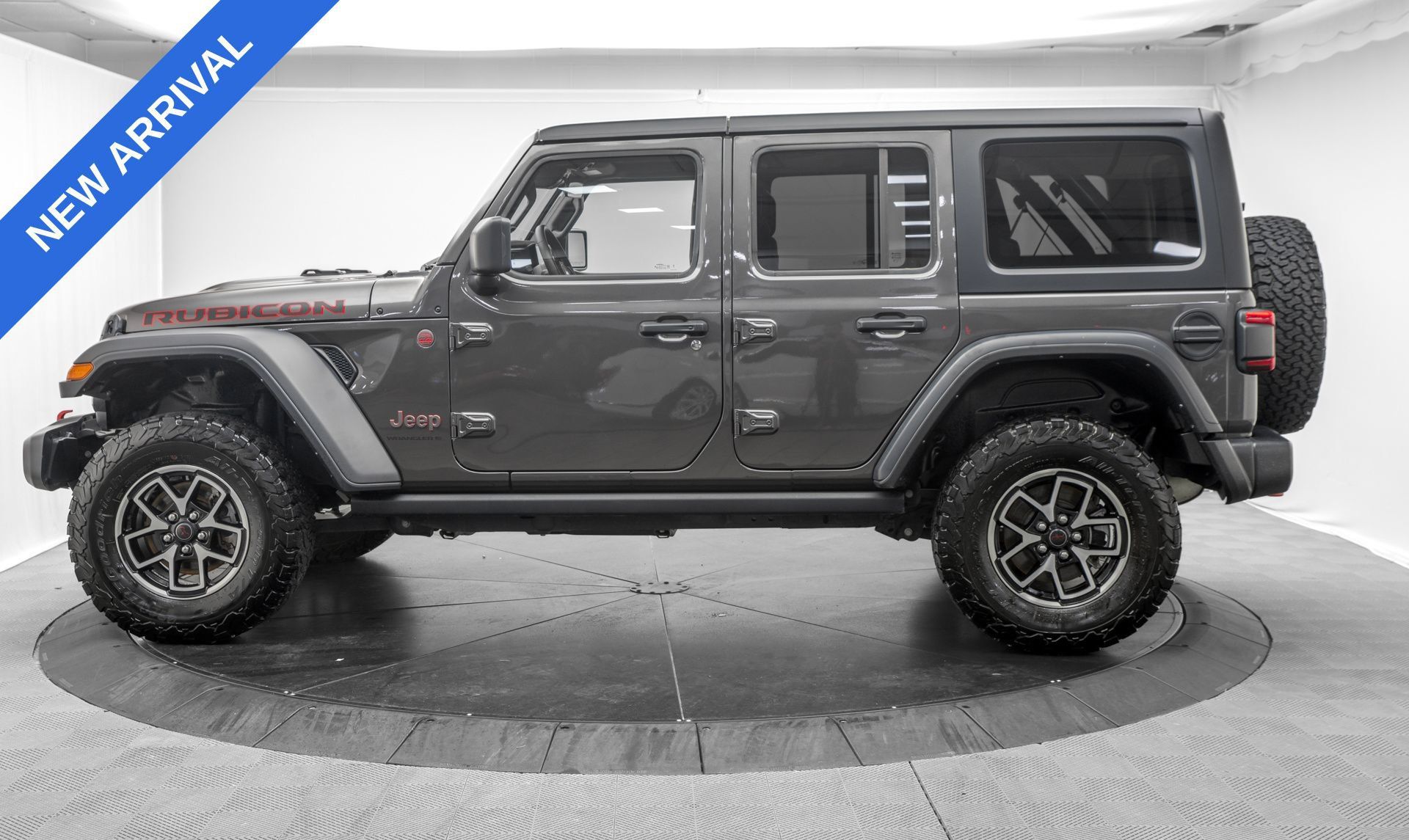 Used 2025 Jeep Wrangler Unlimited Rubicon AWD/4WD image 4