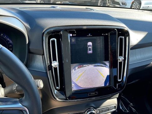 Used 2023 Volvo XC40 B4 Ultimate FWD image 17