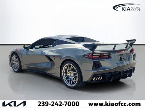 Used 2022 Chevrolet Corvette Stingray Premium Conv w/ Z51 Performance Package RWD image 4