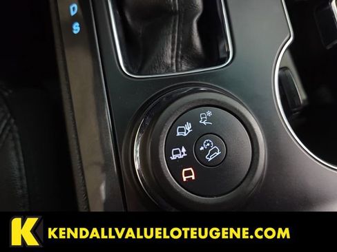 Used 2016 Ford Explorer XLT w/ Equipment Group 202A image 16