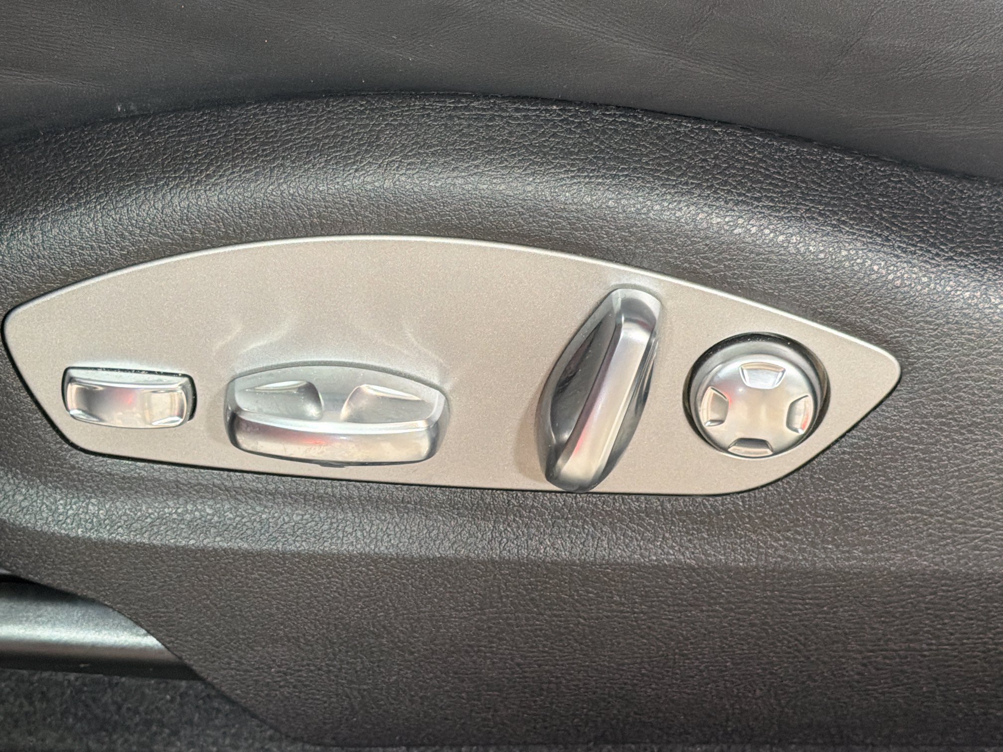 Certified 2026 Porsche Macan AWD/4WD image 25
