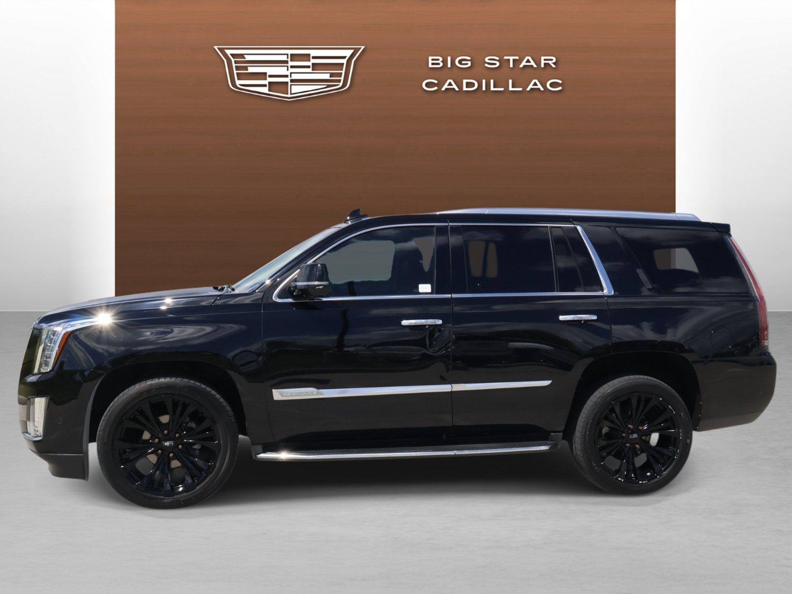 Used 2017 Cadillac Escalade Luxury RWD image 2