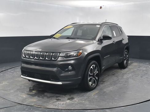 Used 2022 Jeep Compass Limited image 4