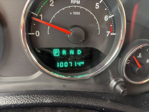 Used 2018 Jeep Wrangler Unlimited Sahara image 16