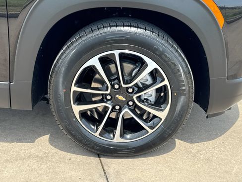 Used 2024 Chevrolet TrailBlazer LT w/ Driver Confidence Package FWD image 10