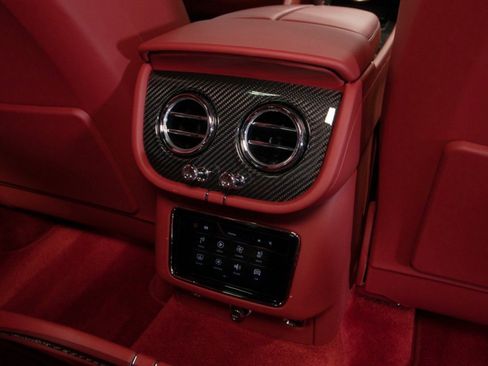 Used 2022 Bentley Bentayga image 66