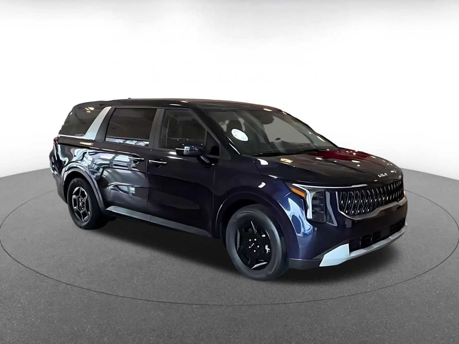 Used 2026 Kia Carnival FWD image 2