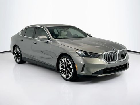 Certified 2025 BMW 530i w/ Premium Package RWD image 3