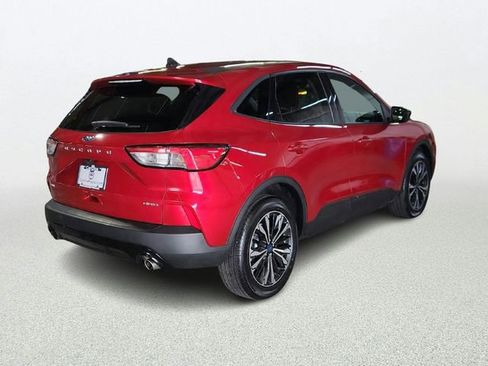 Used 2022 Ford Escape SE w/ SE Sport Appearance Package image 4