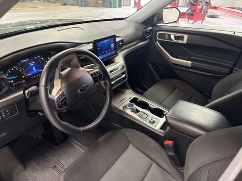 Used 2022 Ford Explorer XLT AWD/4WD image 11