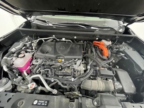 Used 2021 Toyota RAV4 SE w/ Weather & Moonroof Package image 17