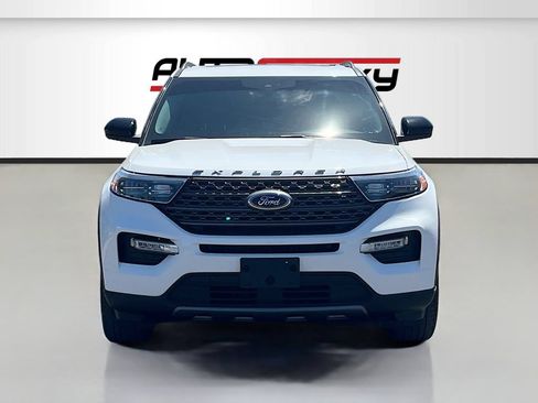 Used 2023 Ford Explorer XLT w/ Equipment Group 202A RWD image 2